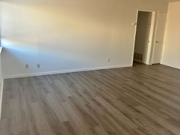 3rd image of 2034 Halterman Ave #B