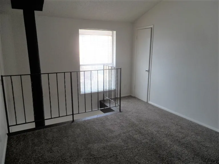 2504 N Hudson Ave — Photo 18