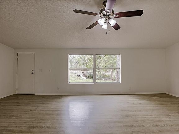 3rd image of 118 Eaglenest Ct