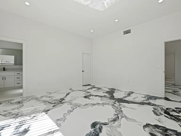 15209 Cohasset St — Photo 24