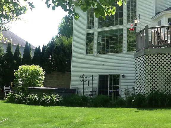 2nd image of 10 Eleanor Ct