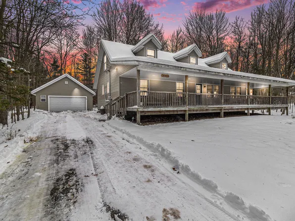 4760 N Lakeshore Rd, Mears, MI 49436