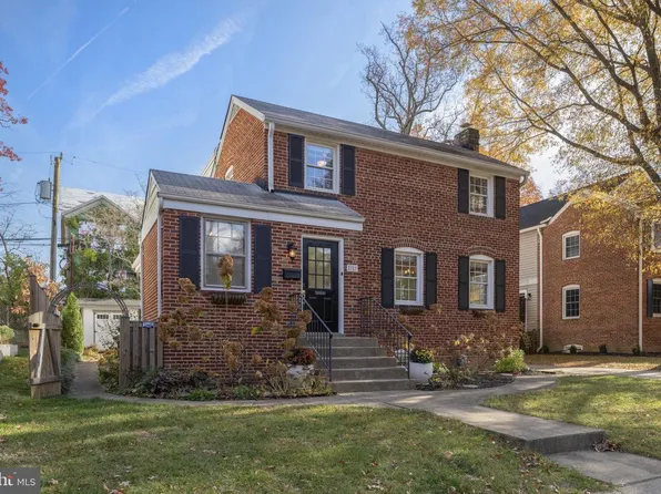 2723 N George Mason Dr, Arlington, VA 22207