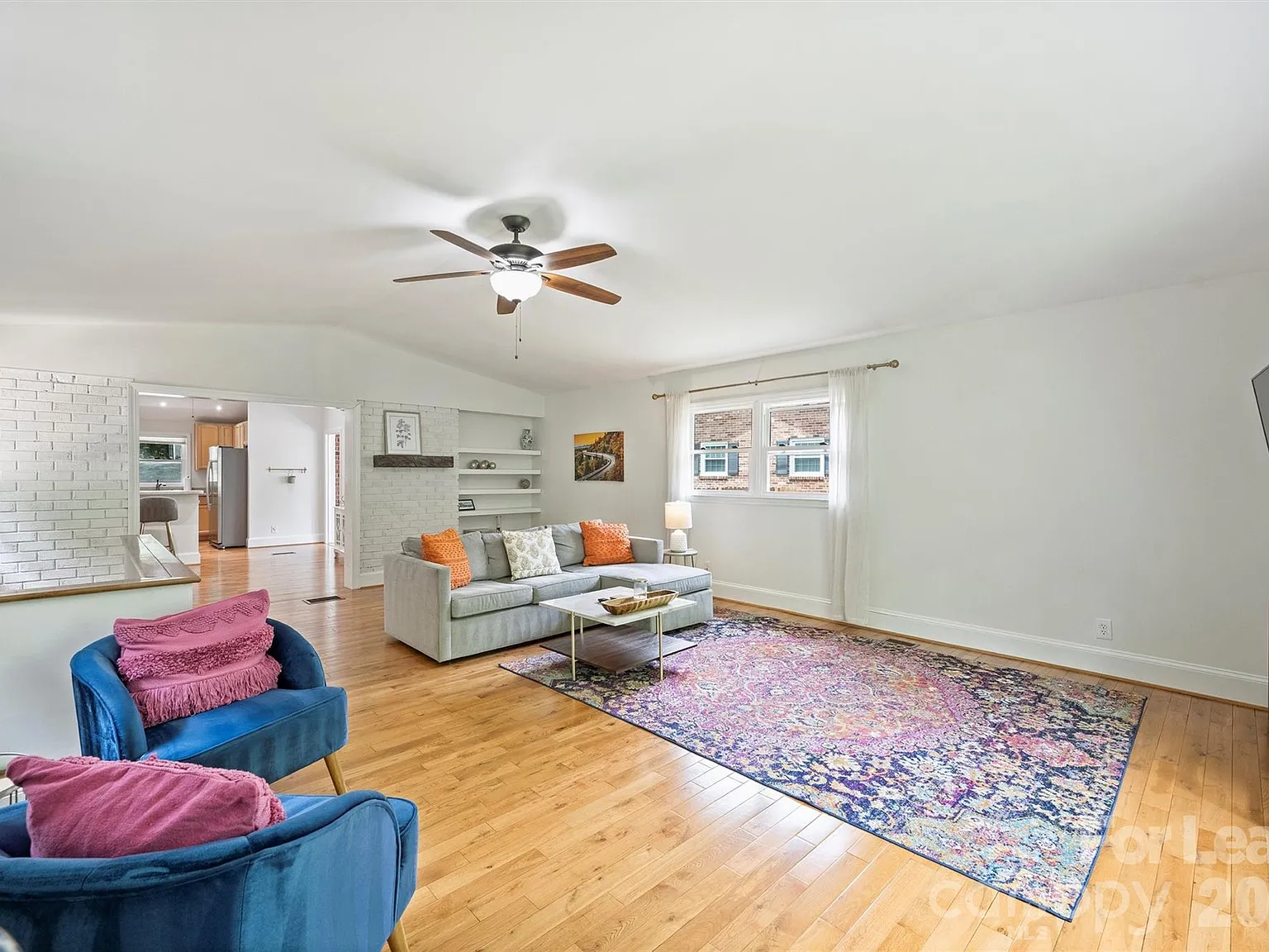 3 bed, 2.0 bath, 1800 sqft, $3,600 — Photo 2