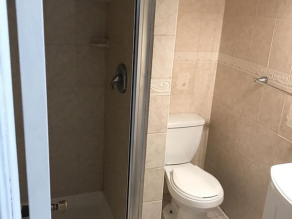 5th image of 6574 Walnut Park Dr