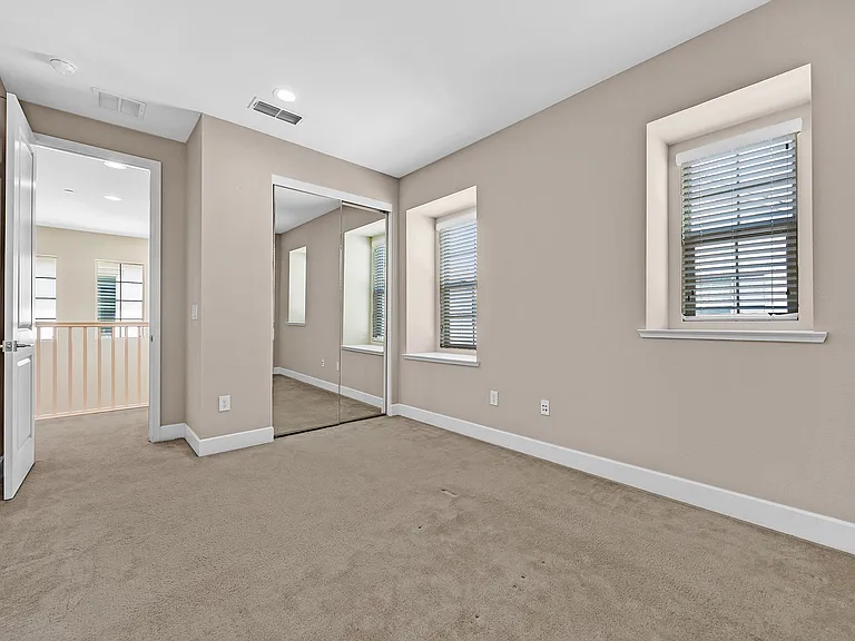 464 E Yarrow Pl — Photo 22
