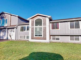 2042 Cedar St, Seaside, OR 97138