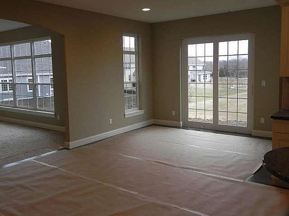 4th image of 100 Bayberry Ln