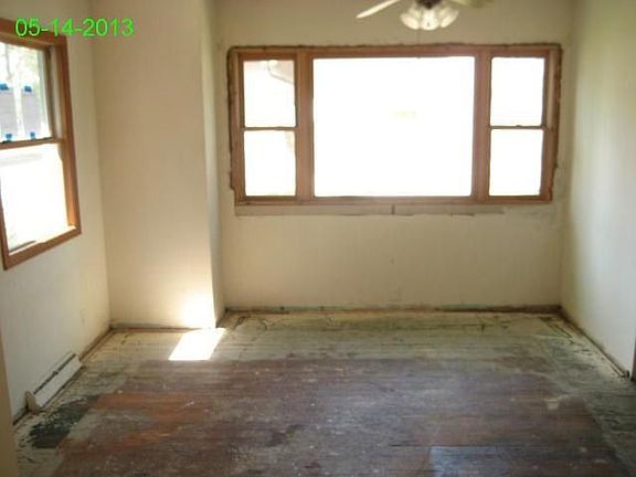 4th image of 35015 N Milwaukee Ave