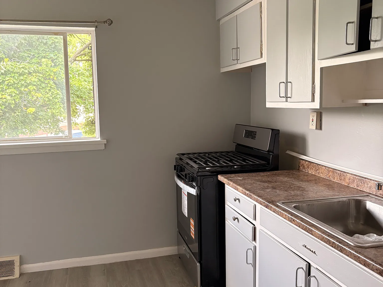 Parkside Villa Apartments — Photo 3