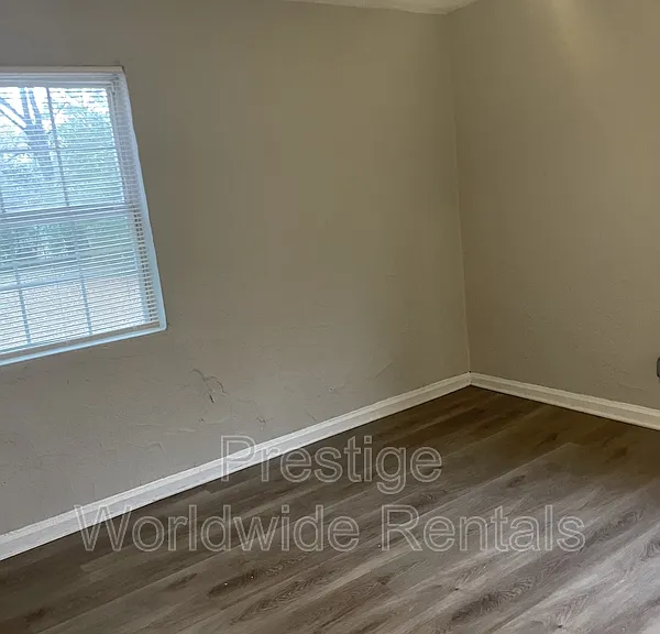 1034 Brooks Rd — Photo 5