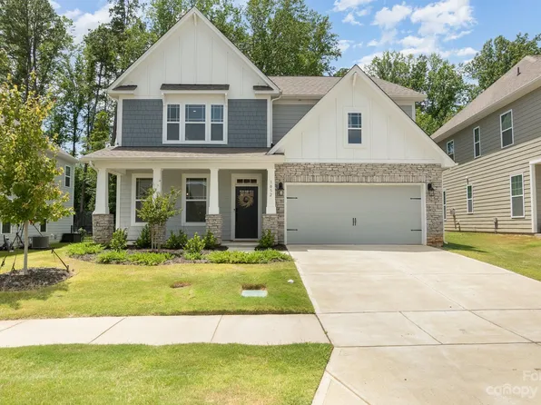 1052 Thoroughbred Dr, Iron Station, NC 28080