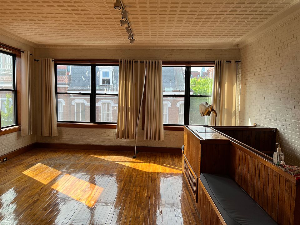 Living room, overlooking Fore Street