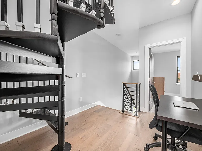 271 Neruda Ave — Photo 53