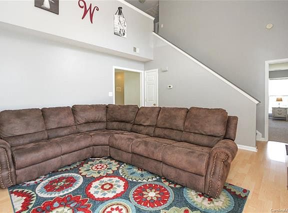 5th image of 104 Brookstone Dr