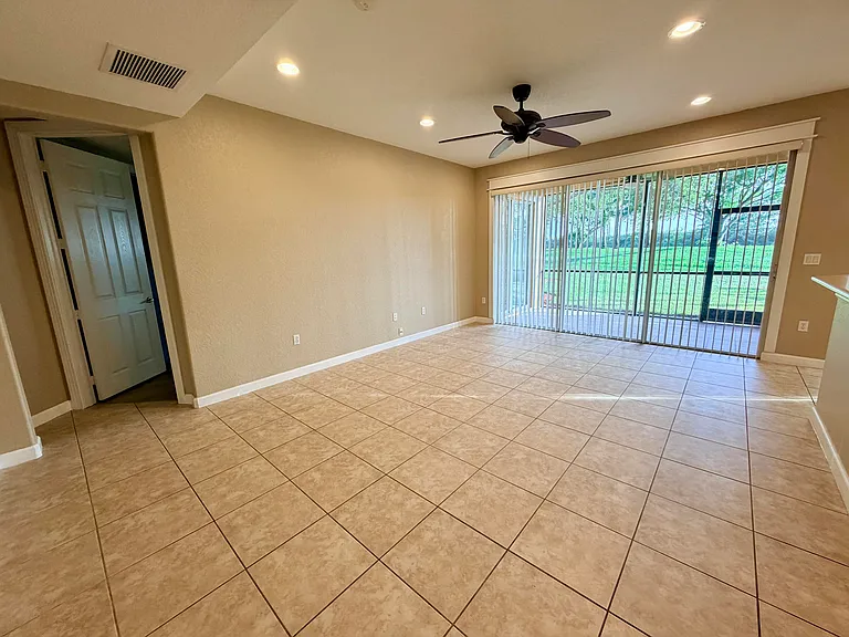 7911 NW 128th Ln #11-C — Photo 29