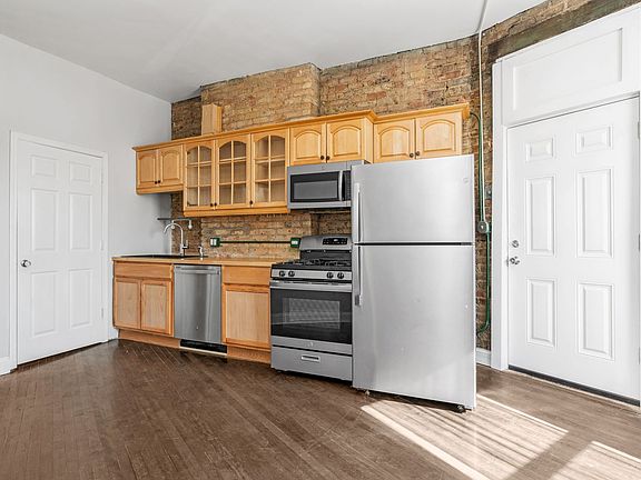 5th image of 3803 N Clark St Floor 2
