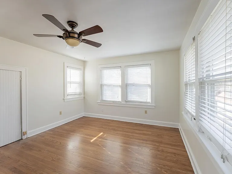 6420 Oak St — Photo 16