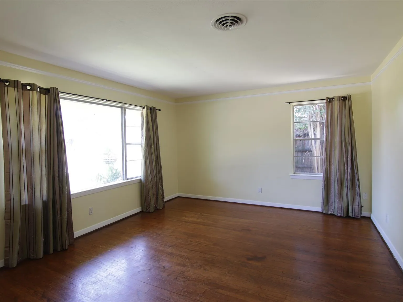 3 bed, 2.0 bath, 1849 sqft, $1,775 — Photo 2