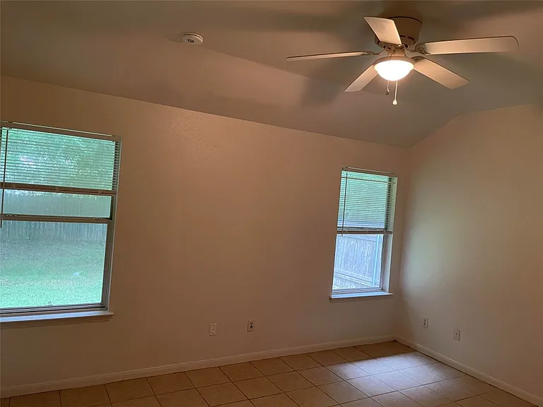 2302 Yaupon Trl — Photo 7