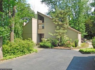 8 Hemlock Ln, Ewing, NJ 08628