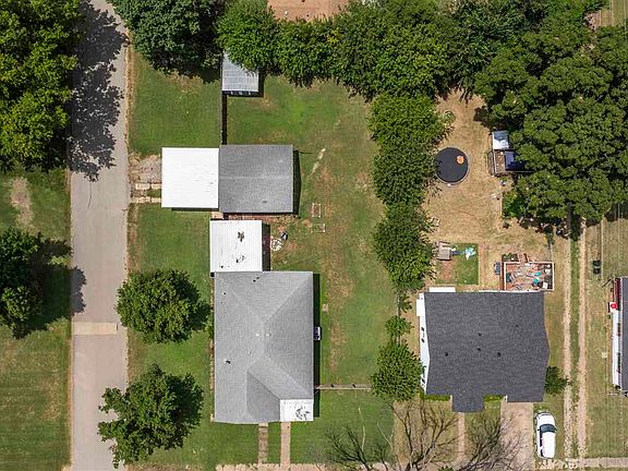 3rd image of 529 S Apple Ave