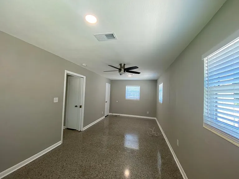 400 Argyle Ct — Photo 49