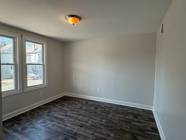 469 Alden St #1 — Photo 10