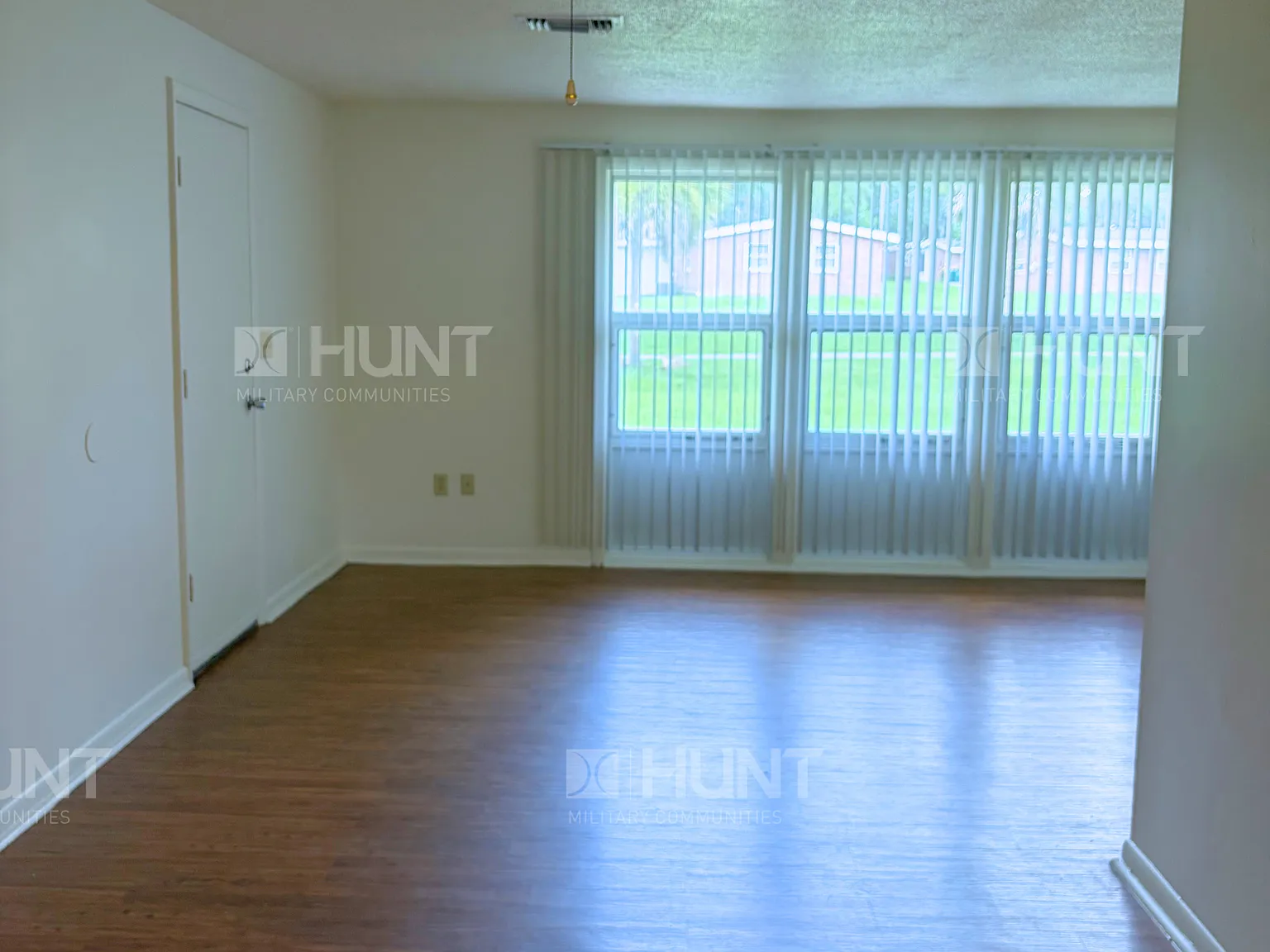 3 bed, 1.5 bath, 1301 sqft, $1,650 — Photo 4