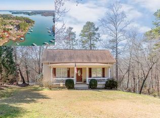 199 Waters Edge Dr, Hartwell, GA 30643