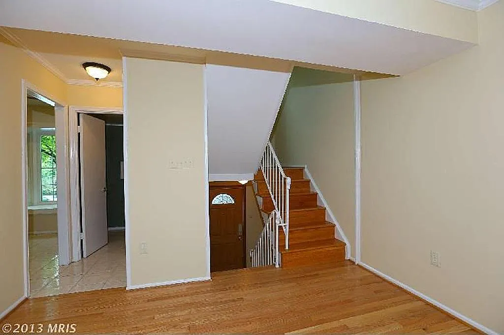 Building Photo - 985 Paulsboro Dr