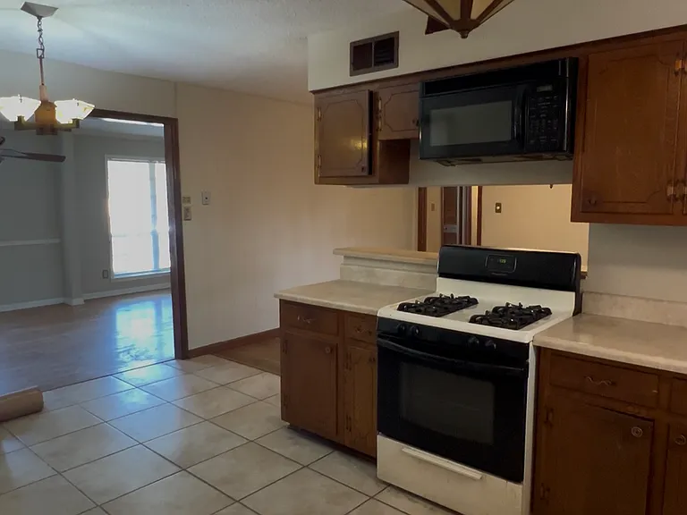 3611 Naylor Dr — Photo 7