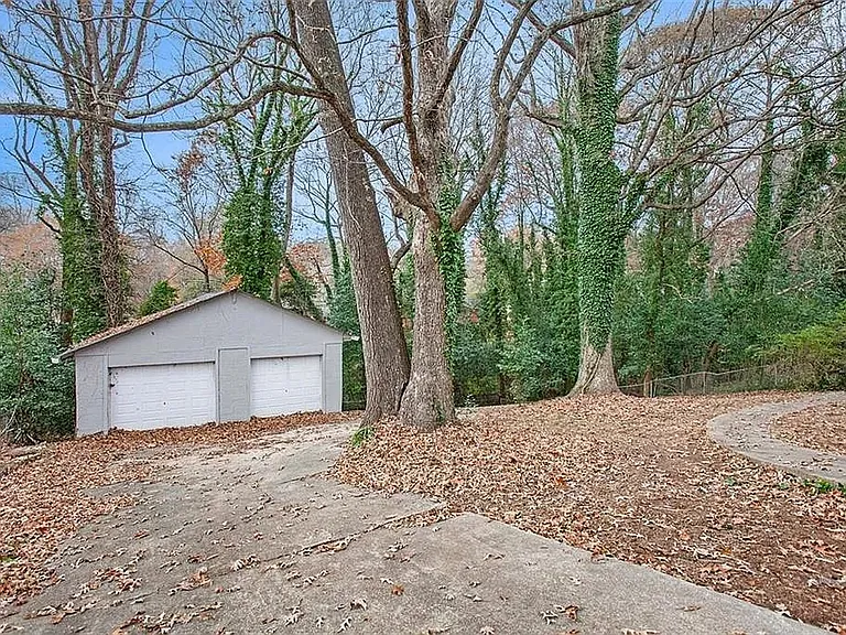2625 Crestdale Cir SE — Photo 3