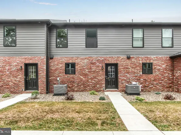 151 High Pointe Dr #24, Hummelstown, PA 17036