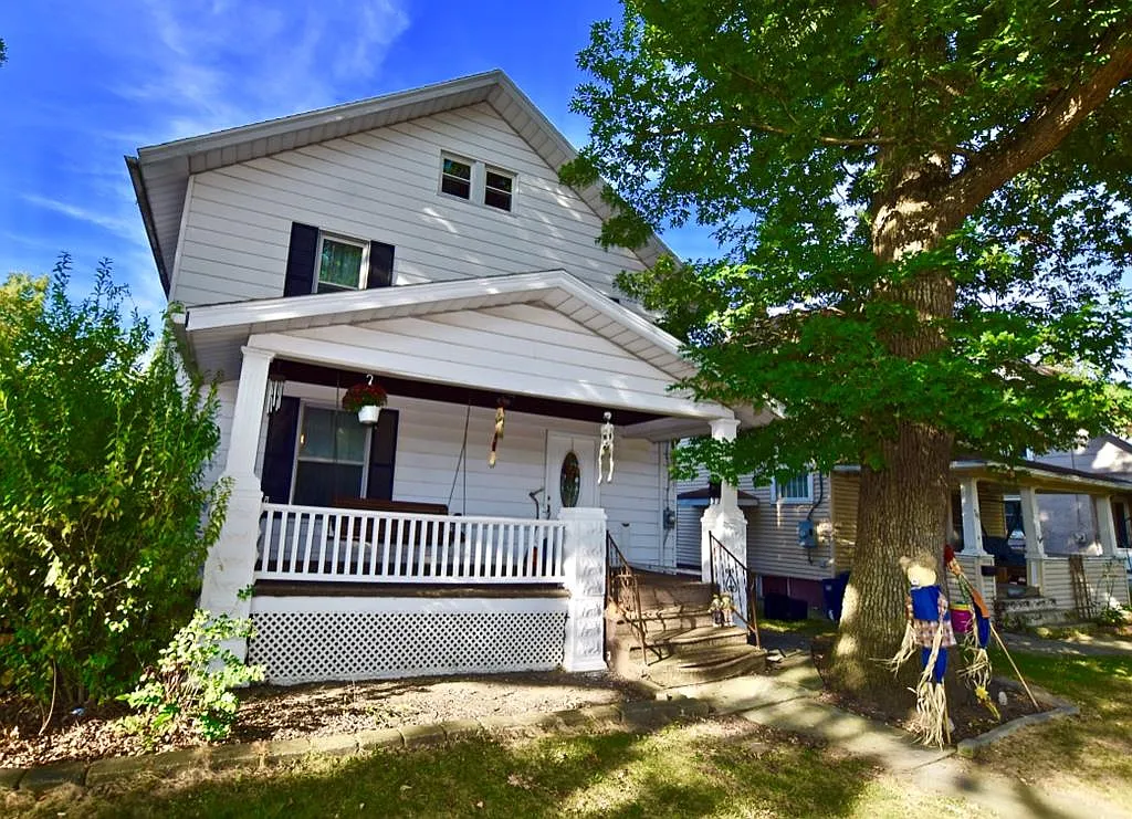 752 Oak Grove Ave photo 1