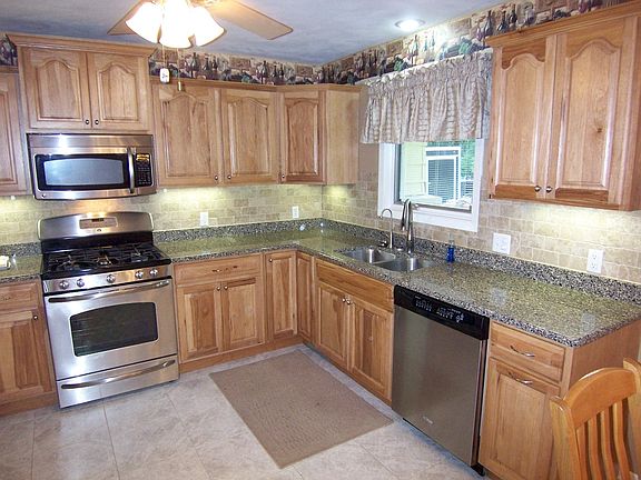 3rd image of 2203 Merry Oaks Ln