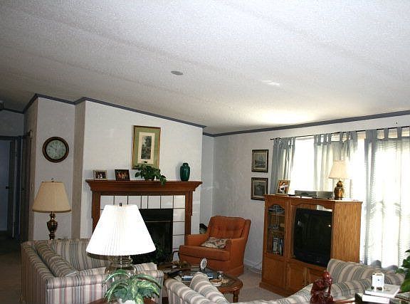 4th image of 2360 Lakewood Dr