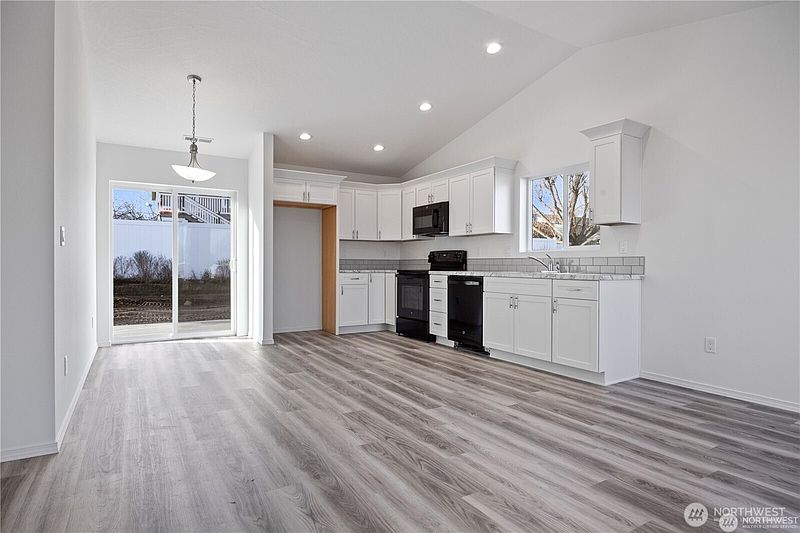 3rd image of 904 La Vista Drive