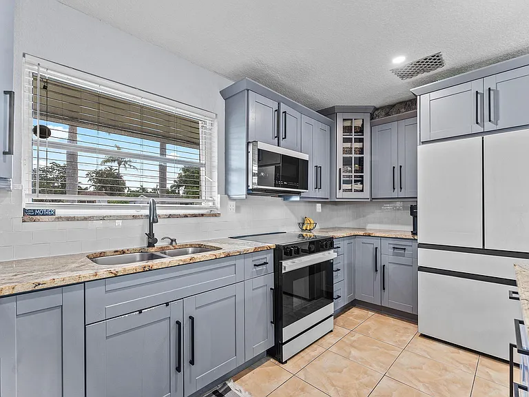 4481 SW 37th Ave — Photo 14