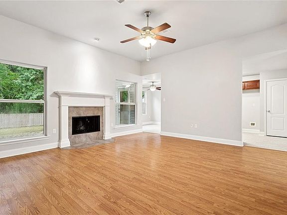 4th image of 41151 Snowball Cir