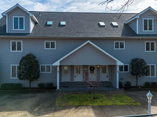 106 Treetops Ln, Benton, KY 42025