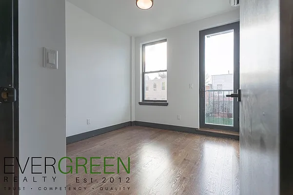 Rented by Evergreen Apartments BK | media 33