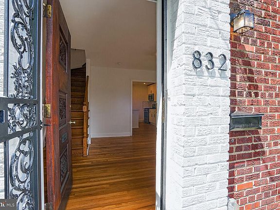 2nd image of 832 Delafield St NE