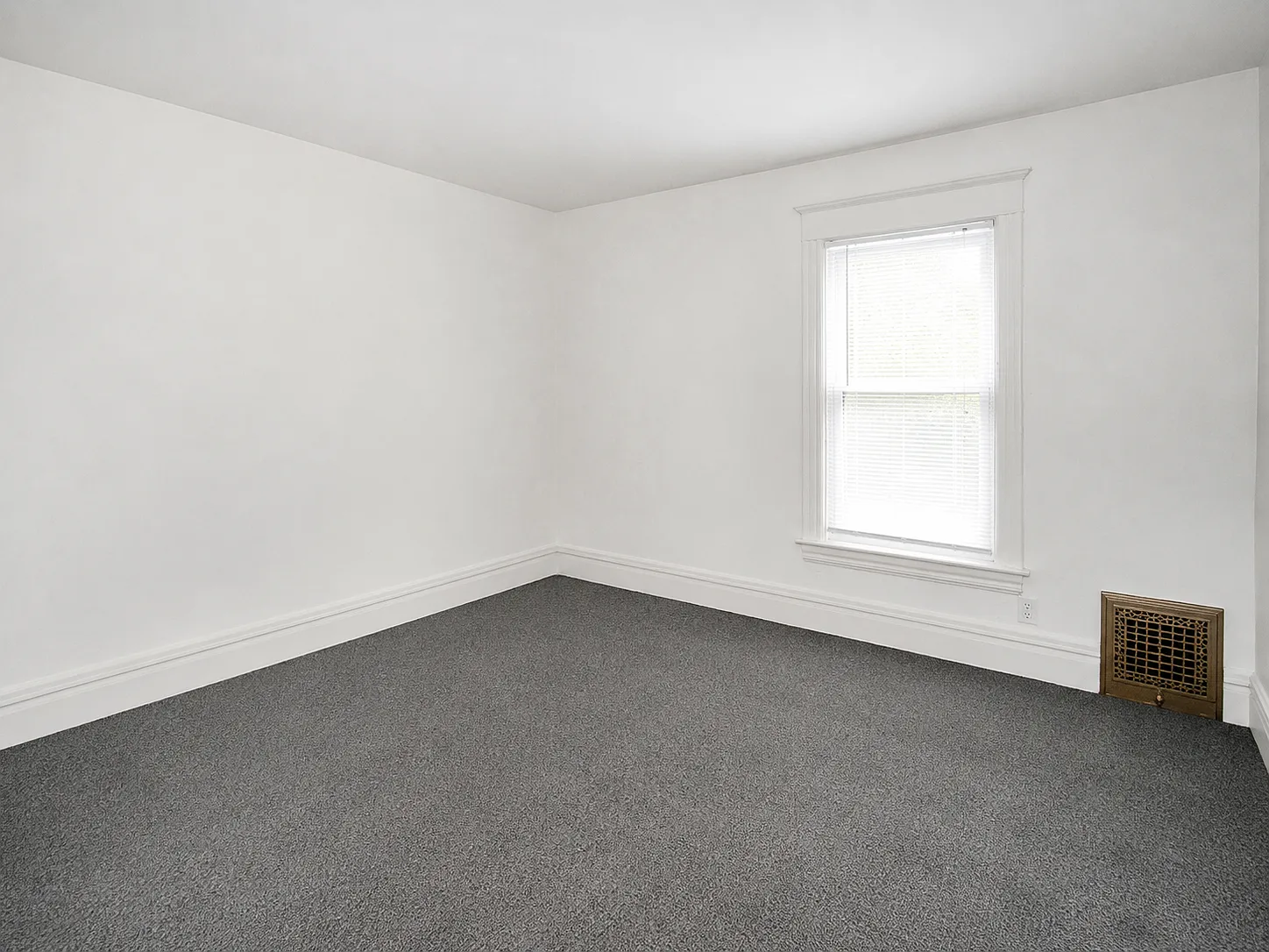 3 bed, $1,700 — Photo 4