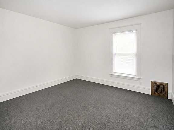 4th image of 1107 13th Ave SE #1