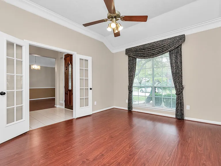 1915 Crescent Oak Dr — Photo 9