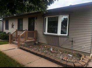 904 E 4th St, Hastings, NE 68901