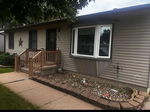 904 E 4th St, Hastings, NE 68901