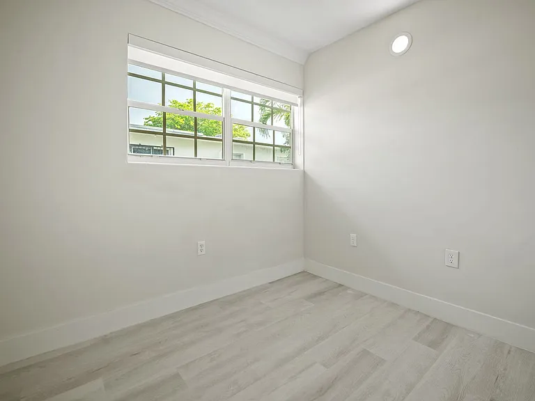 Spacious 3bd / 1ba & 2bd / 1ba Apartment | Prime Miami Location | Near Downtown — Photo 2