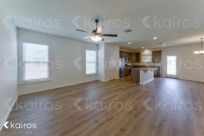 206 Teddy Ln — Photo 2